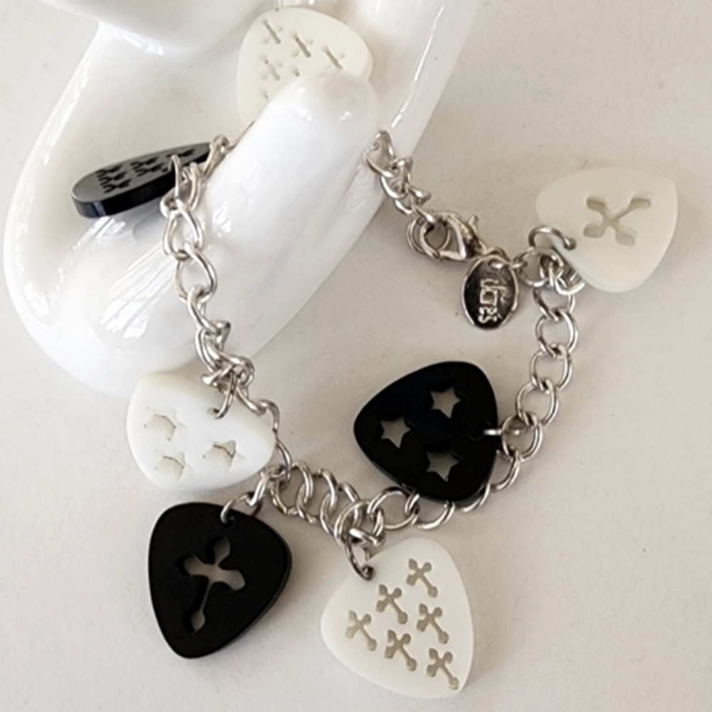 🎸 Claire's Cross Guitar Picks Charm Bracelet